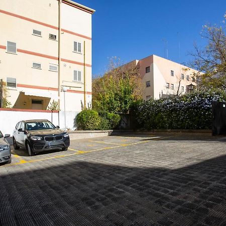 Borbolla Sevilla Urban - Parking Eksteriør bilde
