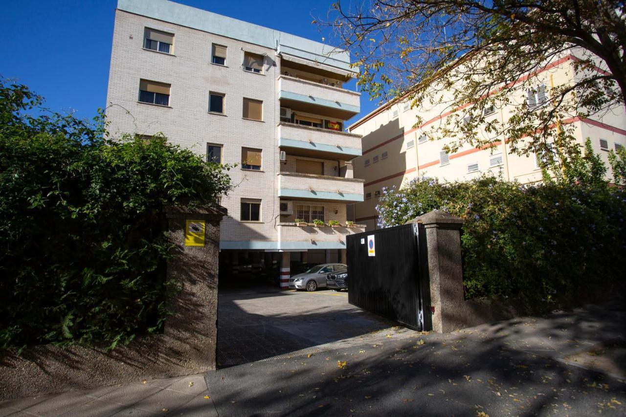 Borbolla Sevilla Urban - Parking Eksteriør bilde