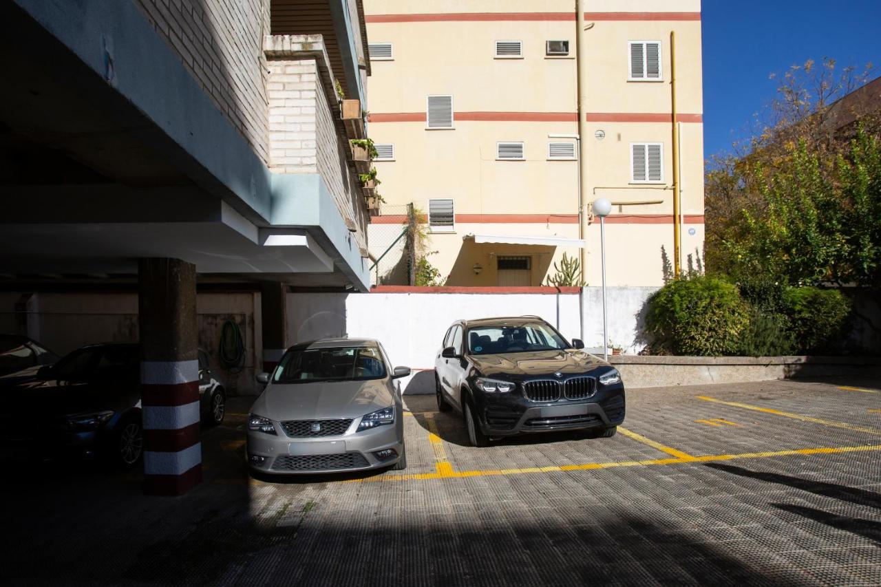 Borbolla Sevilla Urban - Parking Eksteriør bilde