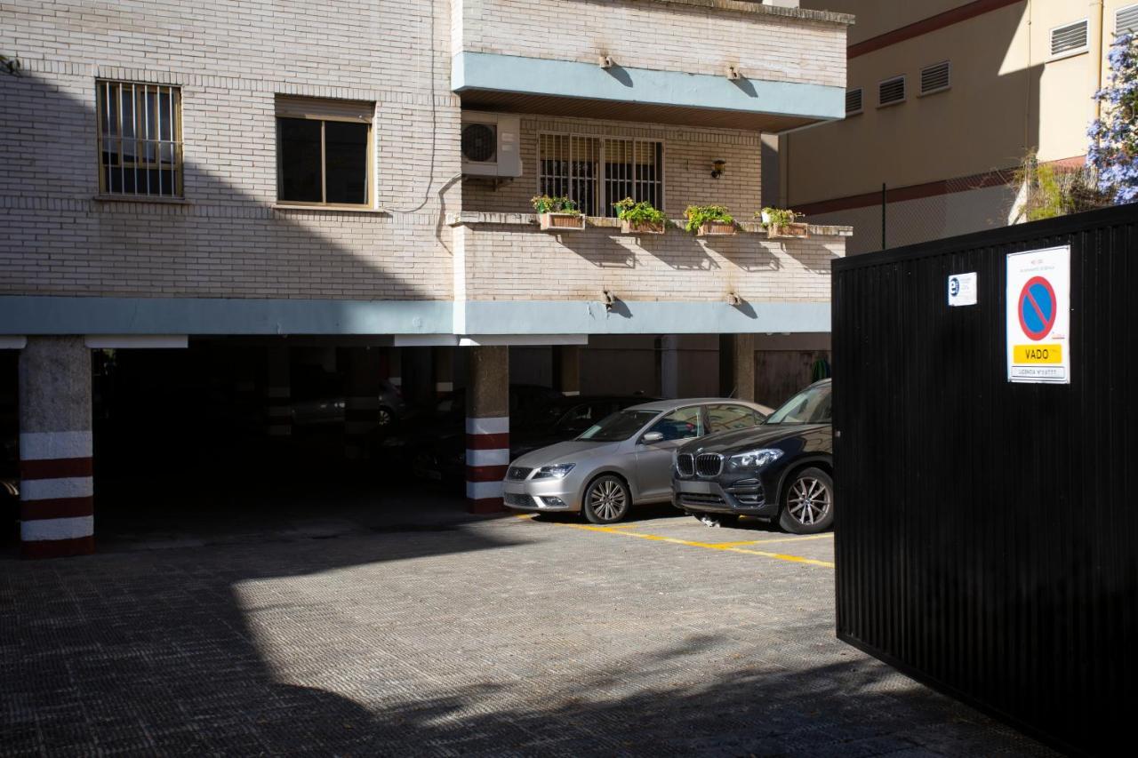 Borbolla Sevilla Urban - Parking Eksteriør bilde